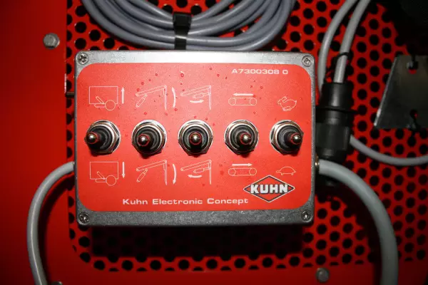 Wycinaki POLYCROK są opcjonalnie dostępne w sterowanie elektryczne obsługiwane palami.