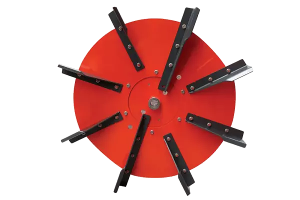 Równa ilość słomy i szczęśliwe stado dzięki ścielarce z funkcją zadawania paszy KUHN PRIMOR 2060 H