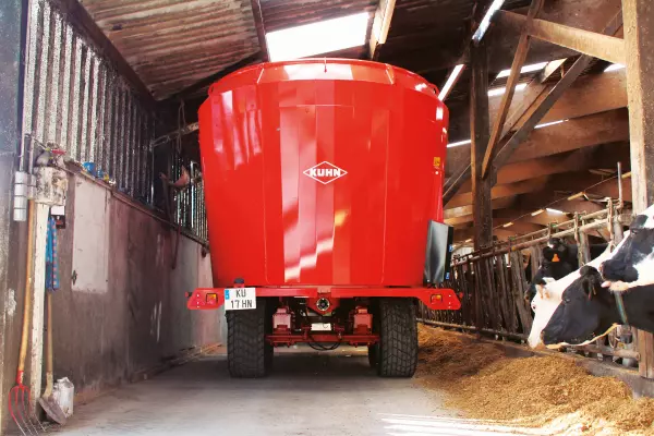 Stosunek wysokości do szerokości zbiornika stawia wozy paszowe PROFILE pośród najbardziej kompaktowych rozwiązań na rynku. 