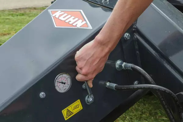 LIFT-CONTROL to hydropneumatyczny układ zawieszenia z akumulatorem azotu zastępującym tradycyjną sprężynę.