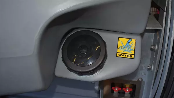 Emplacement du remplissage de la cuve de rinçage sur le pulvérisateur GEO M 2