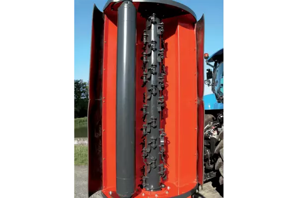 Wał kopiujący XTREM stanowi wyposażenie seryjne kosiarek do poboczy SPRING-LONGER serii 80