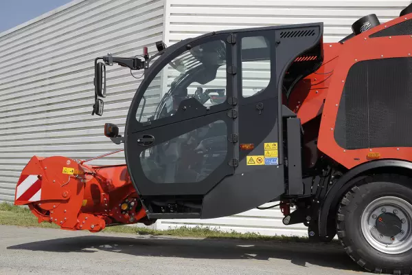 Bardzo duże okna wysypowe w samojezdnych wozach paszowych KUHN SPW Intense