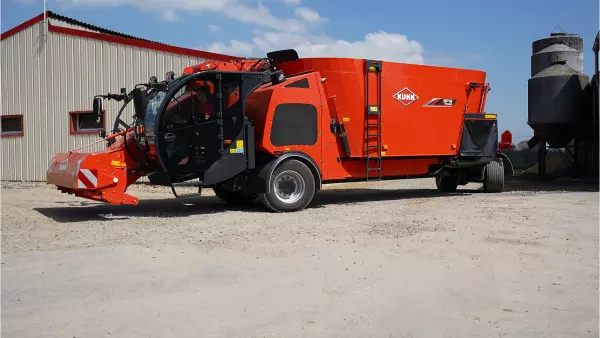 Ciężar silnika umieszczony na osi napędowej zapewnia doskonałe przekazywanie napędu.