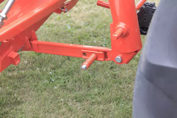 Zabezpieczenie najazdowe chroni zespół koszący