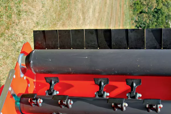 W rozdrabniaczach TB wał kopiujący jest umieszczony blisko rotora, co sprzyja szybszemu rozkładowi rozdrobnionych resztek roślinnych.