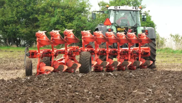 Hydraulicznie sterowany przegub ramy w pługu VARI-MANAGER