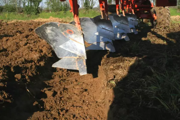 Widok na części robocze pługa VARI-MANAGER