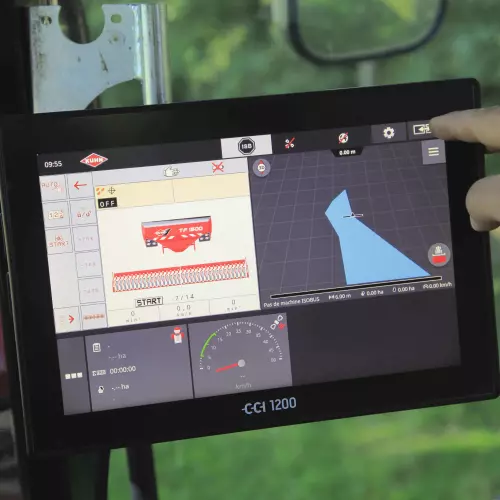Terminal sterujący CCI 1200 pokazuje, jak łatwo zarządzać jest pracą zbiornika przedniego TF 1512