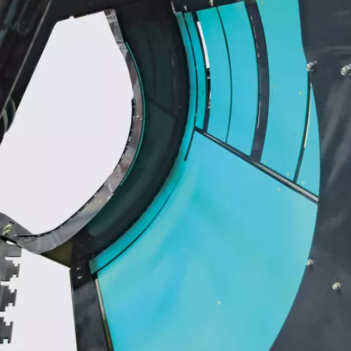 Płyty teflonowe zmniejszają tarcie.