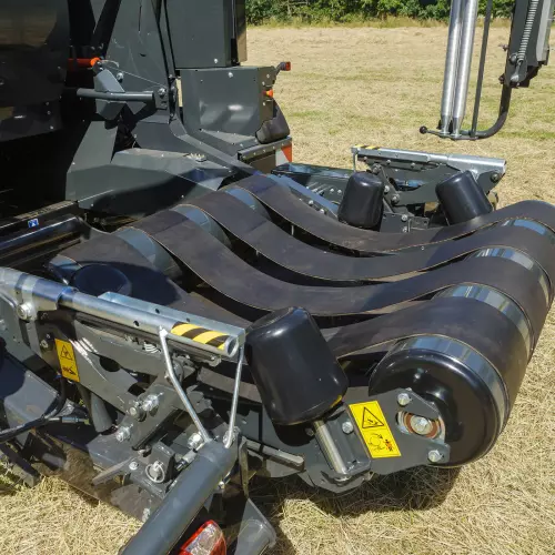 Zintegrowany system ważenia beli zapewnia informacje zwrotne na temat wagi beli w ruchu.