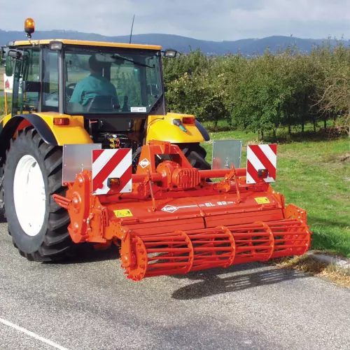 Optymalne oznakowanie i światła dla bezpiecznego poruszania się po drogach