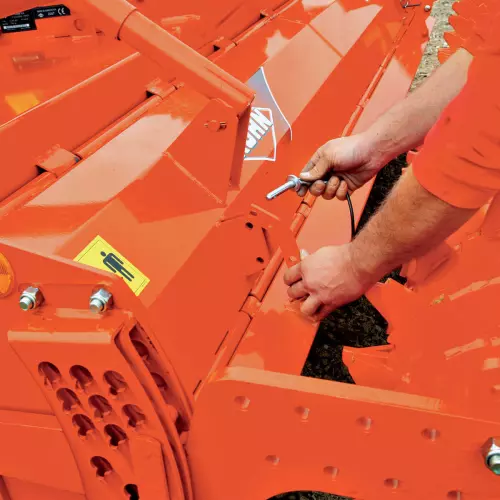 Odchylana tylna osłona glebogryzarki EL