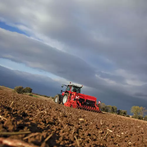 Tylne hydrauliczne zawieszenie siewnika dla bron wirnikowych