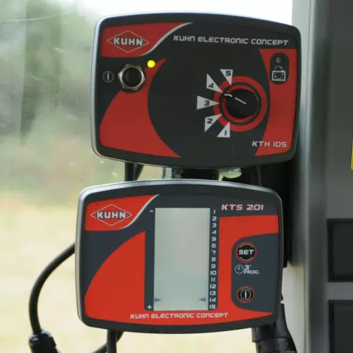 Selektor KTH jest wykorzystywany do obsługi funkcji hydraulicznych maszyny. Urządzenie ułatwia pracę pozwalając na sterowanie funkcjami z kabiny ciągnika.