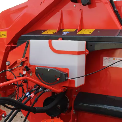 System redukcji zapylenia CLEANSTRAW zapewniający czystsze ścielenie słomą