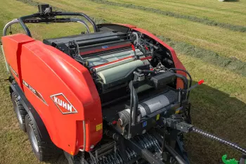 Bela owijana dwiema szpulami standardowej folii rozciągliwej o szerokości 740 mm