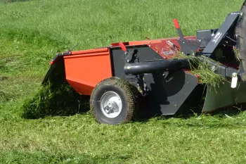 Duże skrętne koła nie przenoszą dodatkowych obciążeń na zgniatacz