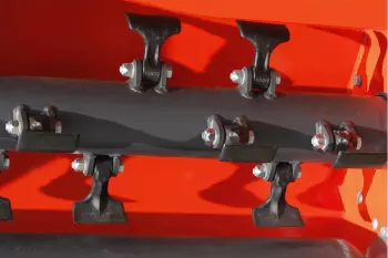 Doskonałe kopiowanie nierówności terenu przez rozdrabniacze BE serii 10 z wałem umieszczony w pobliżu rotora