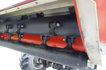 Ochrona przed ciałami obcymi jest zapewniona przez metalową blachę wzmacniającą