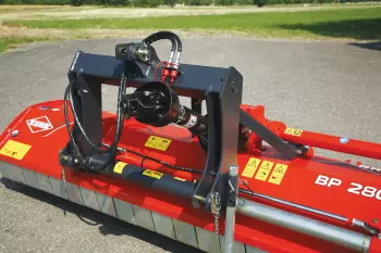 Mocna konstrukcja ramy zaczepu gwarantuje dużą wytrzymałość rozdrabniacza.