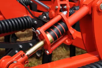 Prosta regulacja głębokości roboczej w kultywatorach CULTIMER