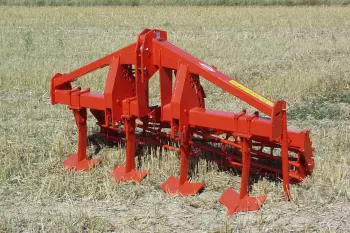 Widok na spulchniacz gleby DC 301 w spoczynku