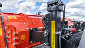 Wysokość roboczą rozdrabniacza BFP 320 można łatwo regulować przy użyciu skali umieszczonej na kołach.