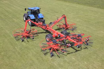 100% hydrauliczny napęd rotora z jednym wałkiem przekaźnika mocy WOM pozwala zaoszczędzić czas potrzebny na konserwację.