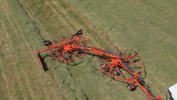 Formowanie jednego rzędu pokosu zgrabiarką GA 6632+