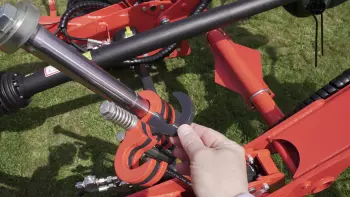 Ręczne ustawianie wysokości roboczej karuzeli jest łatwe i szybkie.