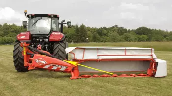 Dynamiczna redukcja masy i mocne zawieszenie zapewniają doskonałe kopiowanie nierówności terenu w maszynach serii GMD 105.