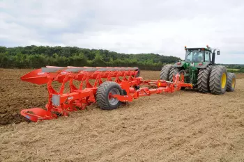 Pług VARI-LEADER w ustawieniu do orki on-land