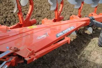 Konstrukcja pługów MASTER 183 gwarantuje długą żywotność.
