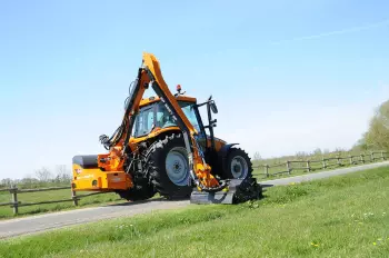 Wszechstronność na miarę potrzeb z kosiarką wysięgnikową KUHN MULTI-LONGER GII