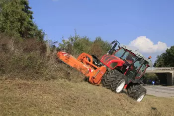 Gama rozdrabniaczy obejmuje model PRO 210 dostosowany do pracy na pagórkowatych terenach
