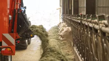 Szybkie rozprowadzanie porcji włóknistych za pomocą opatentowanej klapy C-DRIVE.