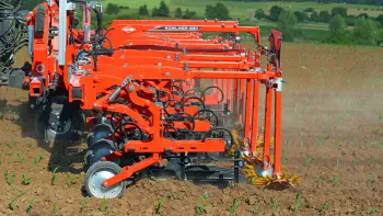 Prawa strona równoległoboku pielnika do upraw rzędowych ROWLINER