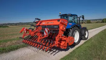 Siewnik zamontowany na wale brony wirnikowej