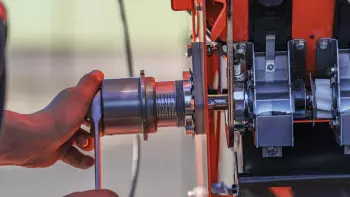 System dozowania objętościowego HELICA ze spiralnie ułożonymi rowkami.