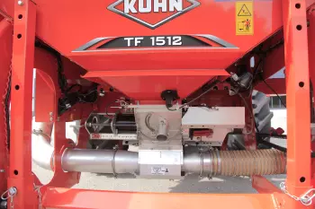 Aparat wysiewający VENTA na przednim zbiorniku TF 1512