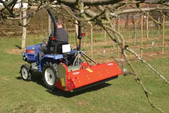 Gama rozdrabniaczy TL z modelem 150 zaprojektowanym do pracy z małymi ciągnikami