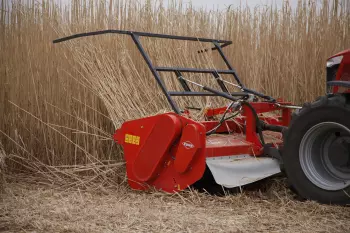 Gruba blacha i dwie belki zapewniają dużą wytrzymałość i niezawodność rozdrabniacza do roślin energetycznych WS 320 BIO.