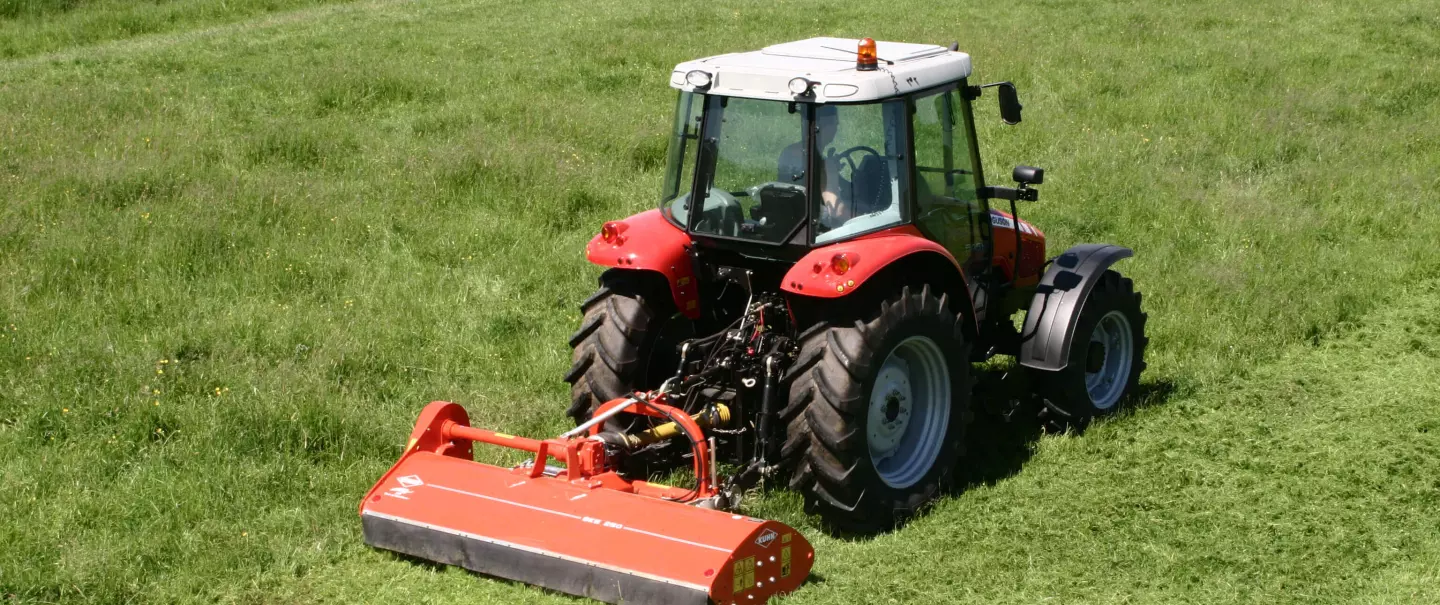 Rozdrabniacz do terenów zielonych BKE 250 w pracy