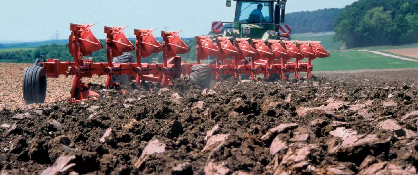 Półzawieszany pług obracalny CHALLENGER z zabezpieczeniem NSH