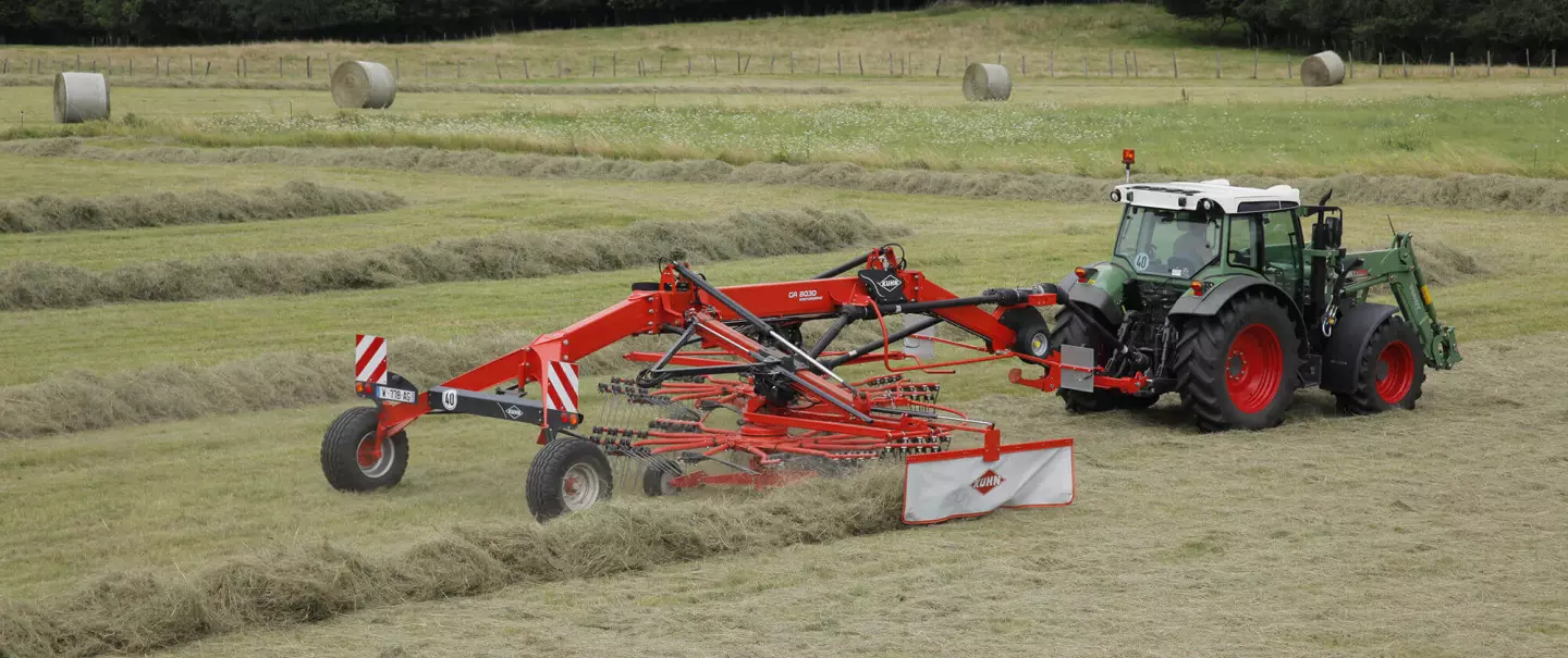 GA 8030 podczas pracy na użytku zielonym