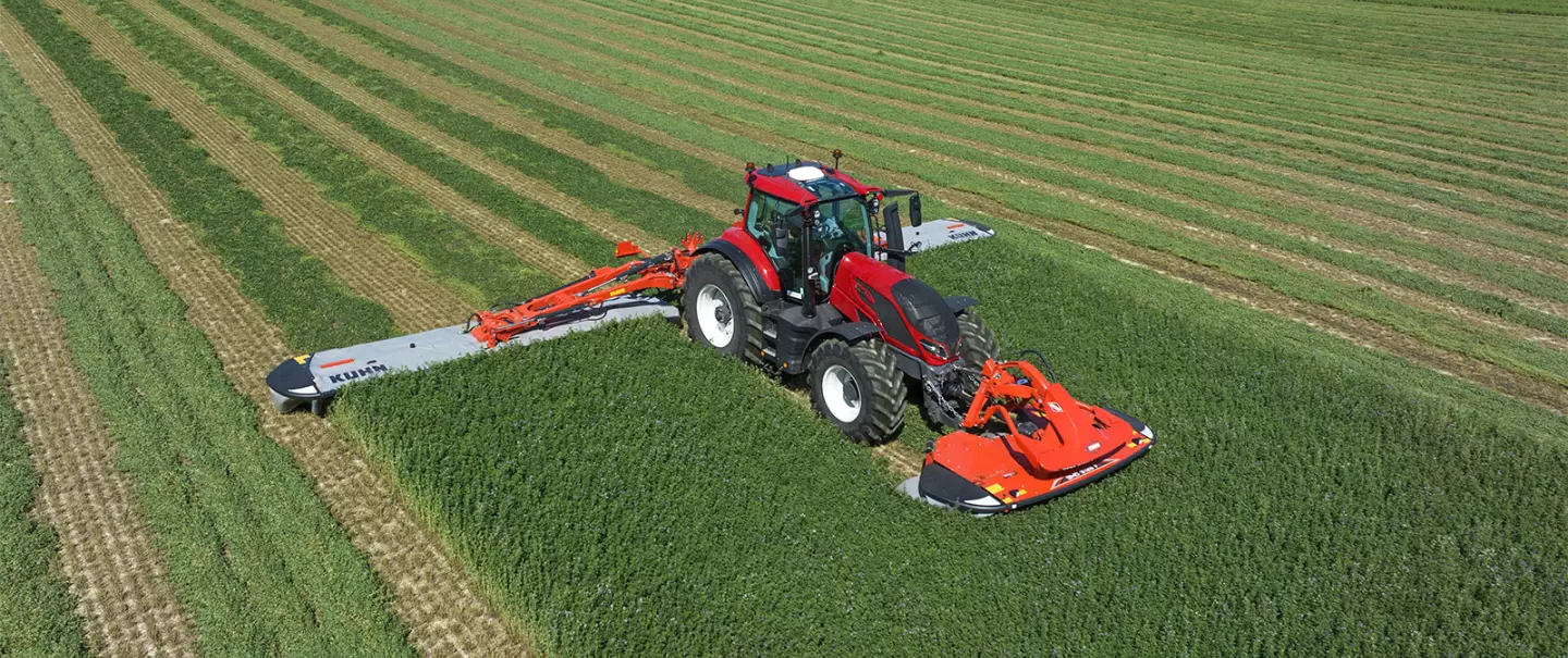 Das GMD 15030 bei der Arbeit auf einem Feld