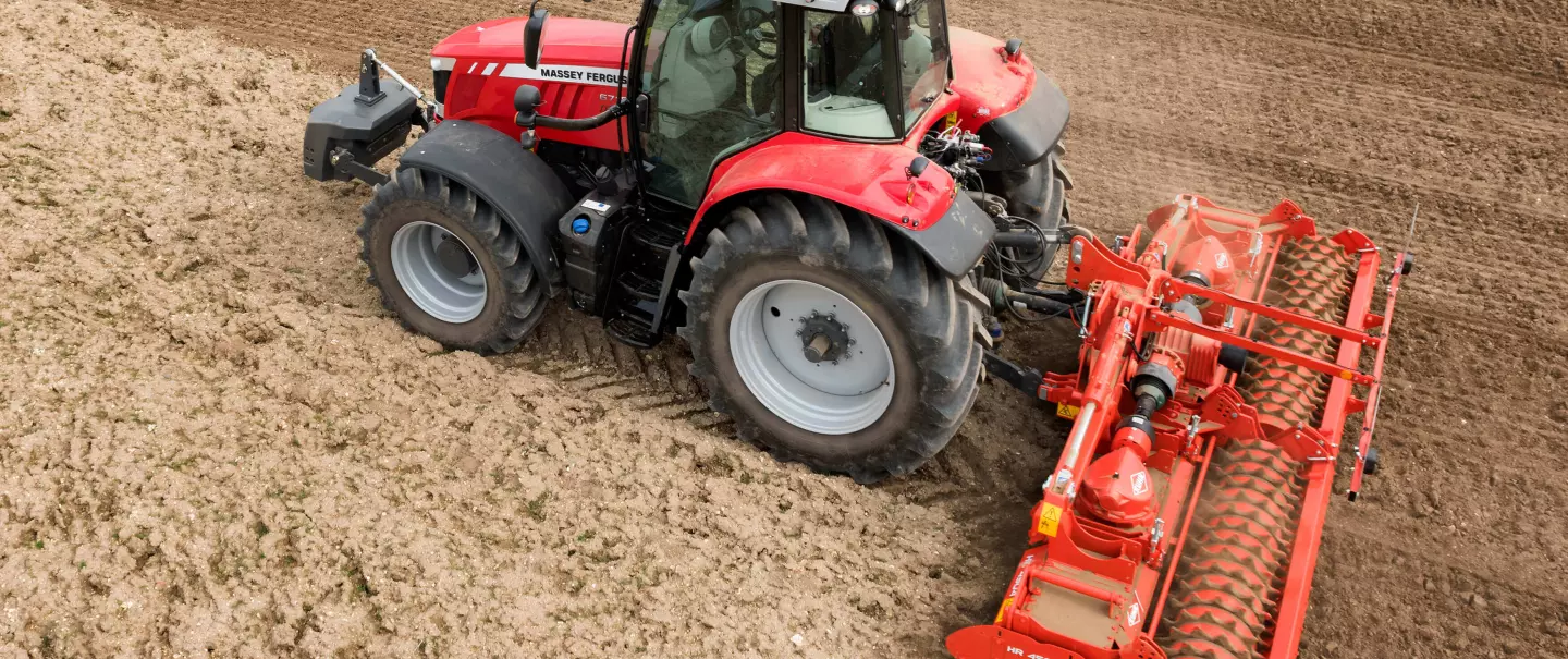 Brona wirnikowa HR 4504 w pracy