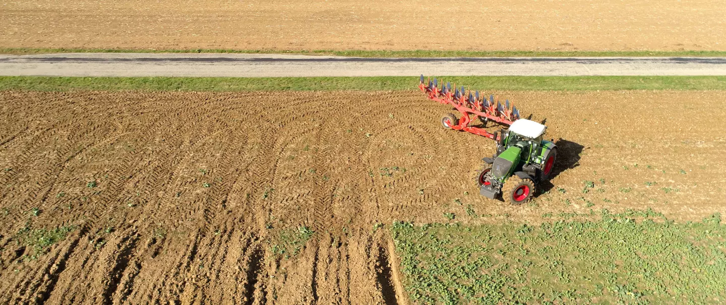 Pług VARI-LEADER podczas obrotu na uwrociu