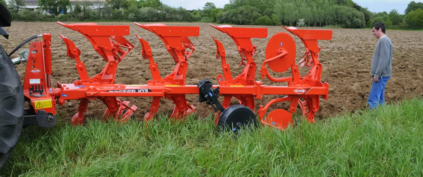 Sprawdzona niezawodność pługa MASTER 103 pozwala mu na pracę w każdych warunkach roboczych.